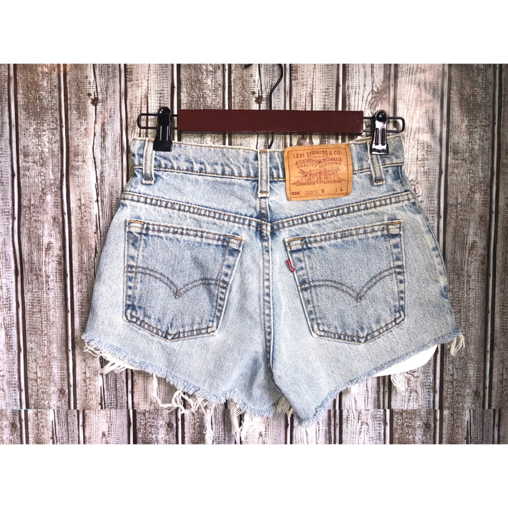 Vintage 550” Levis Shorts - Picture 2 of 3